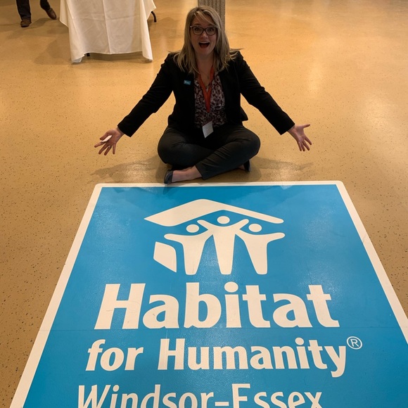 Meet your Posher, Fiona - Picture 3 of 3